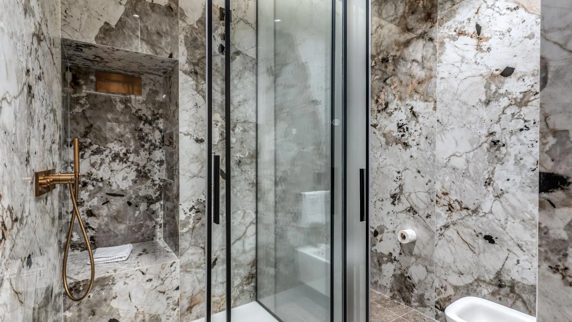 The Steps Hotel - By Eitch Collection Rom